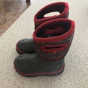 Kids size 9 Bogs winter boots